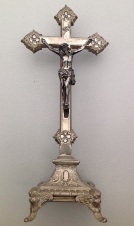 Metalen kruisbeeld 37 cm hoog. € 35,00