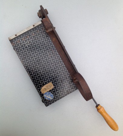 Vintage fotosnijapp. Merk Flosto.  Met drukveer. €45,00